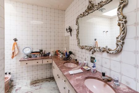 Casa para alugar com 750m², 4 quartos e 5 vagas Casa para alugar com 750m², 4 quartos e 5 vagasBanheiro Social