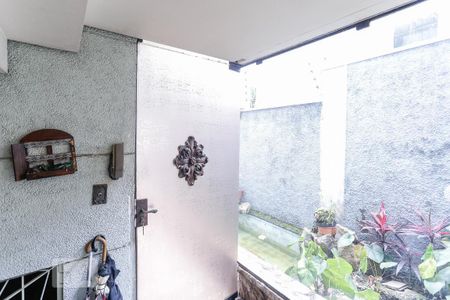 Casa para alugar com 750m², 4 quartos e 5 vagas Casa para alugar com 750m², 4 quartos e 5 vagasEntrada