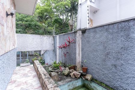 Casa para alugar com 750m², 4 quartos e 5 vagas Casa para alugar com 750m², 4 quartos e 5 vagasEntrada