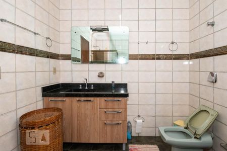 Casa à venda com 240m², 3 quartos e 3 vagasBanheiro