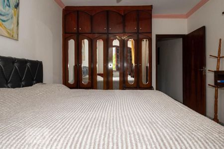 Casa à venda com 240m², 3 quartos e 3 vagas Quarto 3