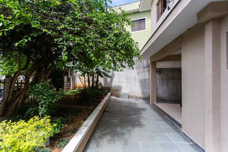 Casa para alugar com 78m², 2 quartos e sem vagaQuintal