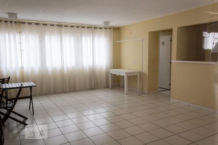 Apartamento para alugar com 51m², 2 quartos e 1 vaga Apartamento para alugar com 51m², 2 quartos e 1 vagaÁrea comum - Salão de festas