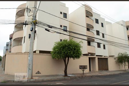 Apartamento para alugar com 68m², 2 quartos e 2 vagasFachada