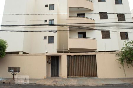 Apartamento para alugar com 68m², 2 quartos e 2 vagasFachada