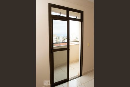 Sala de apartamento para alugar com 2 quartos, 68m² em Santa Mônica, Uberlândia