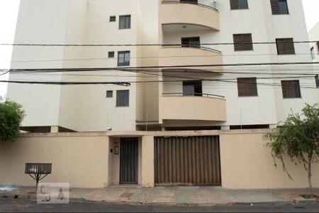 Apartamento para alugar com 68m², 2 quartos e 2 vagasFachada