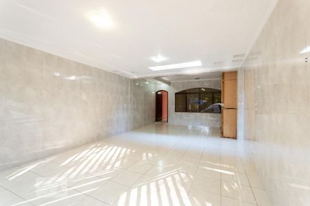 Casa à venda com 264m², 3 quartos e 4 vagas Casa à venda com 264m², 3 quartos e 4 vagasGaragem
