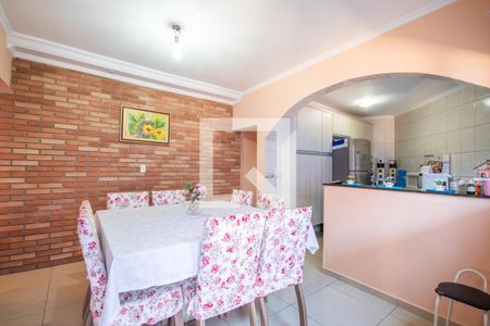 Casa à venda com 200m², 4 quartos e 3 vagas Casa à venda com 200m², 4 quartos e 3 vagasCopa