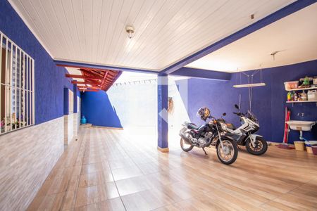 Casa à venda com 200m², 4 quartos e 3 vagas Casa à venda com 200m², 4 quartos e 3 vagasGaragem