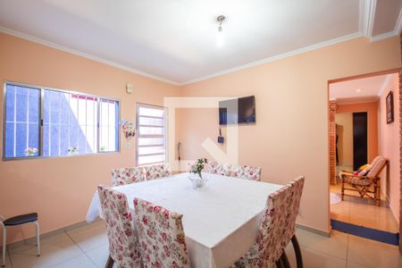 Casa à venda com 200m², 4 quartos e 3 vagas Casa à venda com 200m², 4 quartos e 3 vagasCopa
