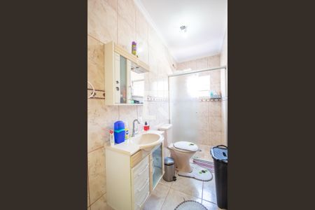 Casa à venda com 200m², 4 quartos e 3 vagas Casa à venda com 200m², 4 quartos e 3 vagasBanheiro 2