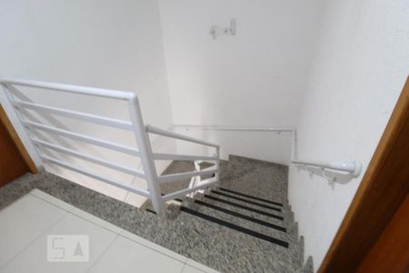 Apartamento à venda com 48m², 2 quartos e 1 vagaEscada