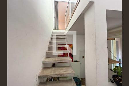 Escada de casa à venda com 2 quartos, 176m² em Saúde, São Paulo