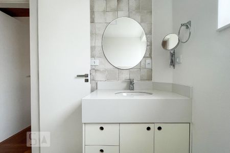 Banheiro de apartamento para alugar com 1 quarto, 60m² em Pinheiros, São Paulo