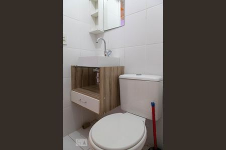 Casa de condomínio para alugar com 60m², 2 quartos e 1 vaga Casa de condomínio para alugar com 60m², 2 quartos e 1 vagaBanheiro