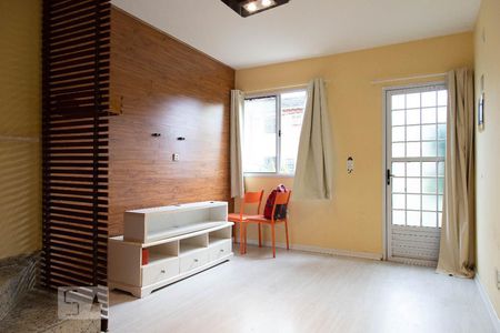 Sala de casa de condomínio para alugar com 2 quartos, 60m² em Vargem Pequena, Rio de Janeiro