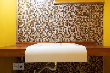 Lavabo de casa de condomínio para alugar com 2 quartos, 60m² em Vargem Pequena, Rio de Janeiro