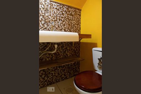 Lavabo de casa de condomínio para alugar com 2 quartos, 60m² em Vargem Pequena, Rio de Janeiro