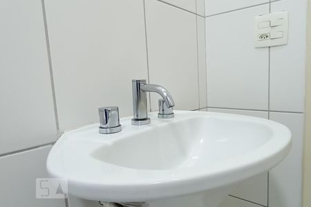 Apartamento à venda com 58m², 2 quartos e 1 vagaDetalhe banheiro social - Pia
