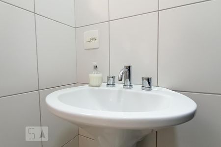 Apartamento à venda com 58m², 2 quartos e 1 vagaDetalhe banheiro da suíte - Pia