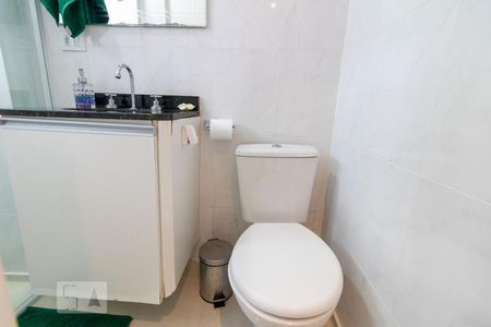 Apartamento à venda com 105m², 2 quartos e 1 vaga Apartamento à venda com 105m², 2 quartos e 1 vagaBanheiro da Suíte
