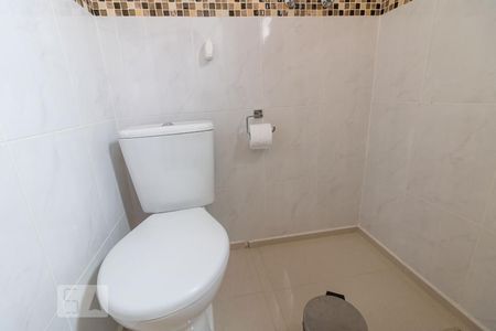 Banheiro  de apartamento à venda com 2 quartos, 105m² em Vila Alzira, Santo André