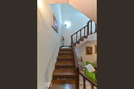 Casa para alugar com 200m², 3 quartos e 3 vagasEscada