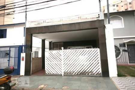 Casa para alugar com 240m², 3 quartos e 2 vagasFachada