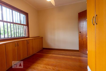 Casa à venda com 250m², 4 quartos e 3 vagas Casa à venda com 250m², 4 quartos e 3 vagasQuarto 2