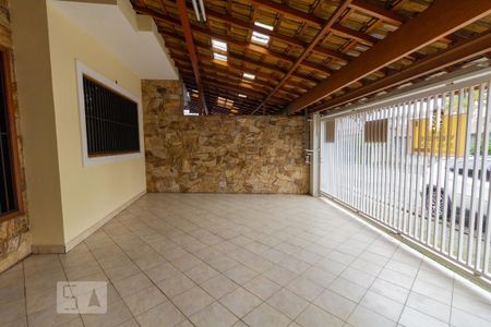 Casa à venda com 250m², 4 quartos e 3 vagas Casa à venda com 250m², 4 quartos e 3 vagasGaragem