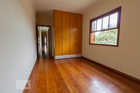 Casa à venda com 250m², 4 quartos e 3 vagas Casa à venda com 250m², 4 quartos e 3 vagasQuarto 4 - Suíte
