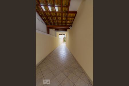 Casa à venda com 250m², 4 quartos e 3 vagas Casa à venda com 250m², 4 quartos e 3 vagasEntrada