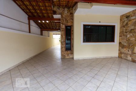 Casa à venda com 250m², 4 quartos e 3 vagas Casa à venda com 250m², 4 quartos e 3 vagasGaragem