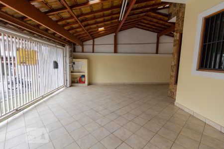 Casa à venda com 250m², 4 quartos e 3 vagas Casa à venda com 250m², 4 quartos e 3 vagasGaragem