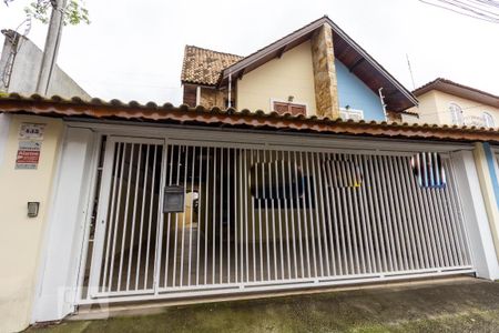 Casa à venda com 250m², 4 quartos e 3 vagas Casa à venda com 250m², 4 quartos e 3 vagasFachada