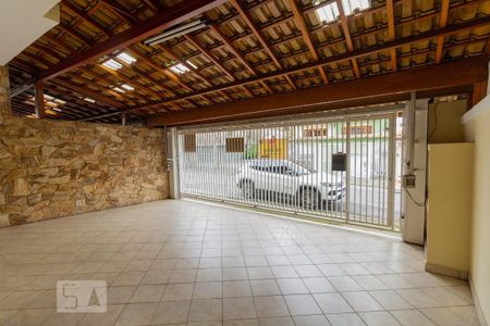 Casa à venda com 250m², 4 quartos e 3 vagas Casa à venda com 250m², 4 quartos e 3 vagasGaragem
