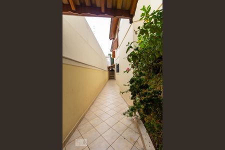 Casa à venda com 250m², 4 quartos e 3 vagas Casa à venda com 250m², 4 quartos e 3 vagasEntrada Lateral