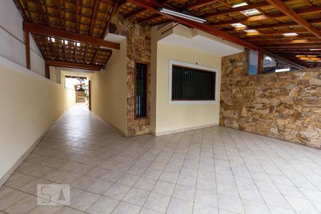Casa à venda com 250m², 4 quartos e 3 vagas Casa à venda com 250m², 4 quartos e 3 vagasGaragem