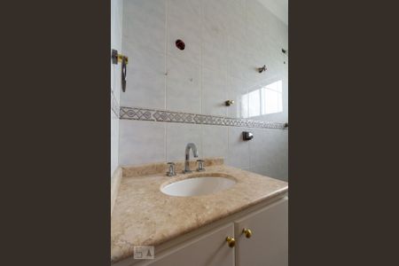 Casa à venda com 250m², 4 quartos e 3 vagas Casa à venda com 250m², 4 quartos e 3 vagasBanheiro Social