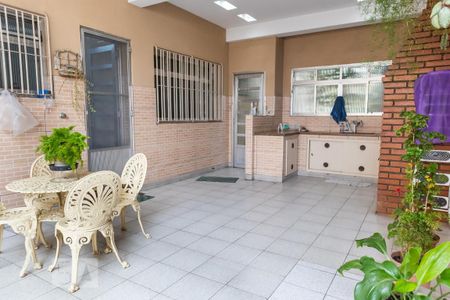 Casa à venda com 712m², 6 quartos e 4 vagas Casa à venda com 712m², 6 quartos e 4 vagasÁrea de lazer