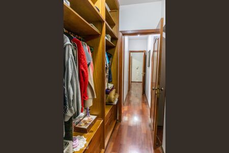 Casa à venda com 712m², 6 quartos e 4 vagas Casa à venda com 712m², 6 quartos e 4 vagasCloset da suíte 1