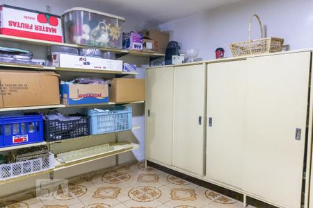 Casa à venda com 712m², 6 quartos e 4 vagas Casa à venda com 712m², 6 quartos e 4 vagasDispensa