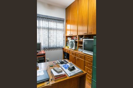 Casa à venda com 712m², 6 quartos e 4 vagas Casa à venda com 712m², 6 quartos e 4 vagasEscritório