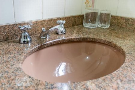 Casa à venda com 712m², 6 quartos e 4 vagas Casa à venda com 712m², 6 quartos e 4 vagasBanheiro da suíte 2