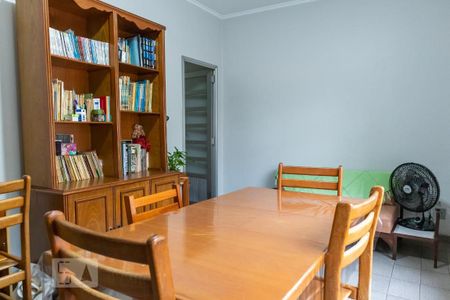 Casa à venda com 712m², 6 quartos e 4 vagas Casa à venda com 712m², 6 quartos e 4 vagasQuarto 2