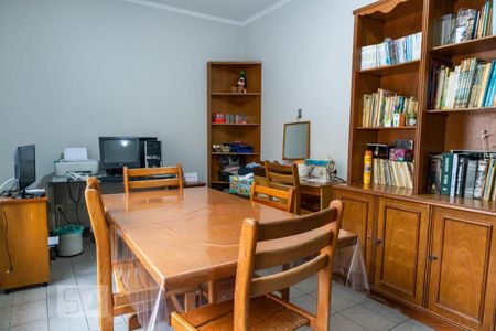 Casa à venda com 712m², 6 quartos e 4 vagas Casa à venda com 712m², 6 quartos e 4 vagasQuarto 2