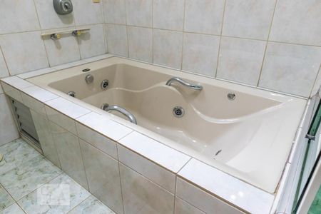 Casa à venda com 712m², 6 quartos e 4 vagas Casa à venda com 712m², 6 quartos e 4 vagasBanheiro da suíte 1