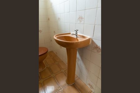 Casa à venda com 712m², 6 quartos e 4 vagas Casa à venda com 712m², 6 quartos e 4 vagasBanheiro do salão 1