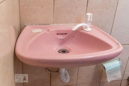 Casa à venda com 712m², 6 quartos e 4 vagas Casa à venda com 712m², 6 quartos e 4 vagasBanheiro de serviço